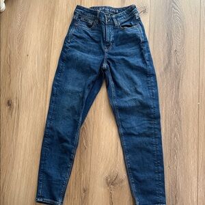 American Eagle mom jeans Dark Blue Jeans like new Sz 0